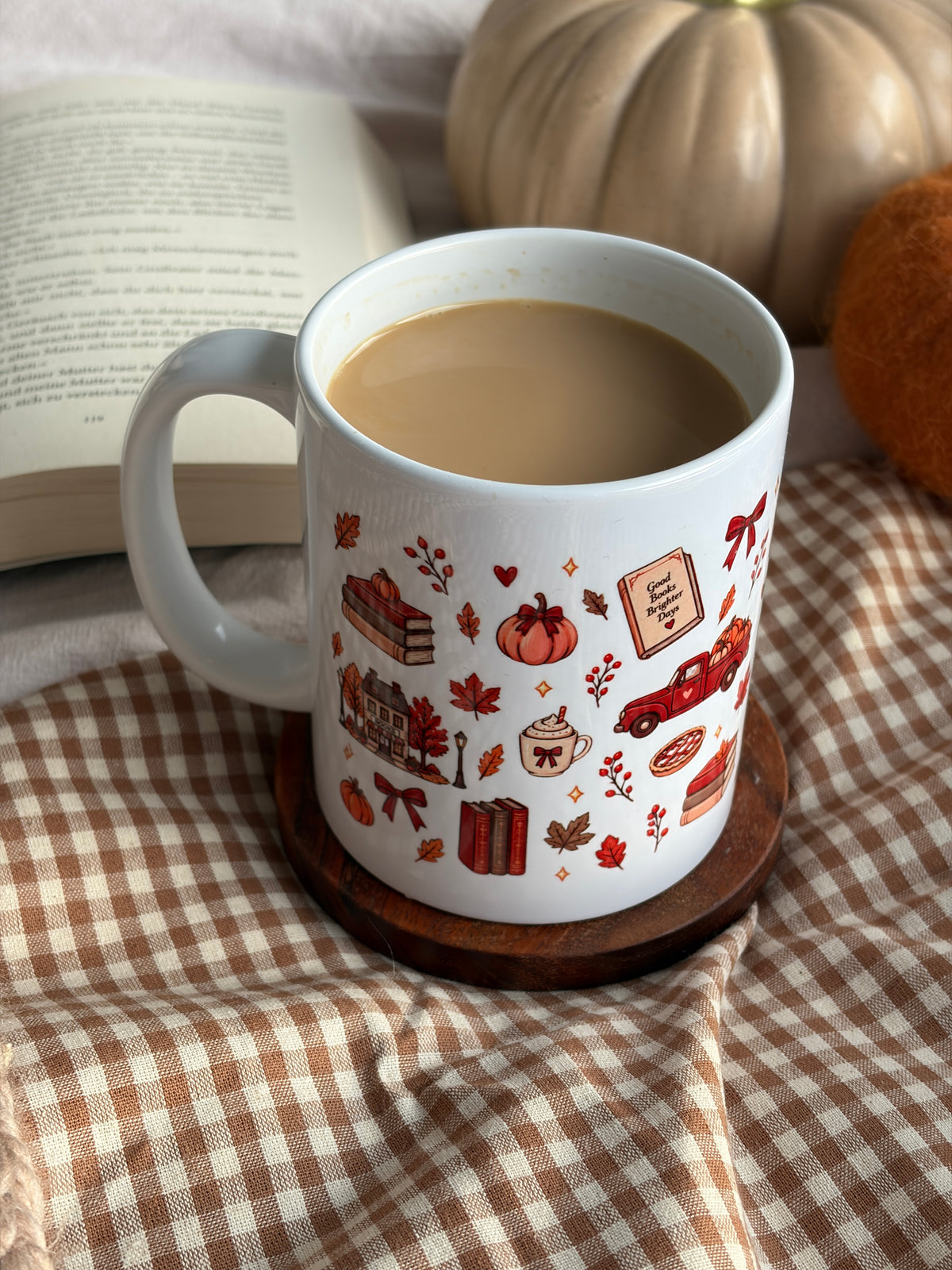 Cozy Chapters & Autumn Days – Bookish Tasse
